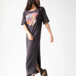 Natural Life Graphic Tee Maxi Dress - Charcoal Floral Bouquet -Natural Life Shop 1A2A4256 scaled