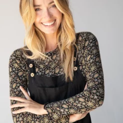 Natural Life Lily Printed Knit Long Sleeve Tee Shirt - Black Tan Daisies