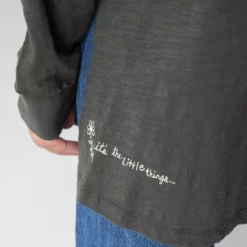 Natural Life Doodle Tee - Washed Charcoal -Natural Life Shop 484A7351 20copy 52c56ac3 cb49 48e8 8cc3 9cb82d8c8fb6 scaled