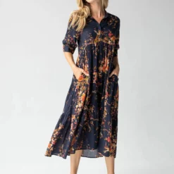 Natural Life Rebecca Tiered Dress - Navy Red Bouquets -Natural Life Shop 484A8753 20copy scaled