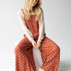 Natural Life Ellie Cropped Pullover - Cream -Natural Life Shop 484A9035 20copy 202 b426a35d f4b0 4dd2 9a61 ae650c737691 scaled