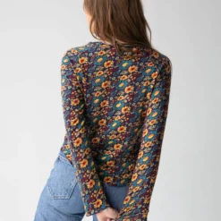 Natural Life Lily Printed Knit Long Sleeve Tee Shirt - Navy Olive Floral -Natural Life Shop 484A9187 20copy scaled