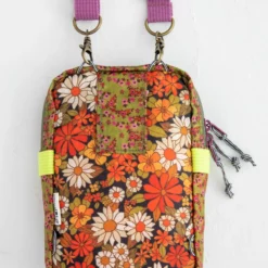 Natural Life 8-in-1 Pocket Crossbody - Ditsy Garden -Natural Life Shop BAG000072 1 scaled