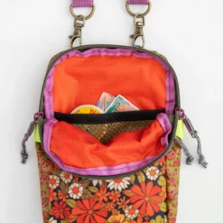 Natural Life 8-in-1 Pocket Crossbody - Ditsy Garden -Natural Life Shop BAG000072 3 scaled