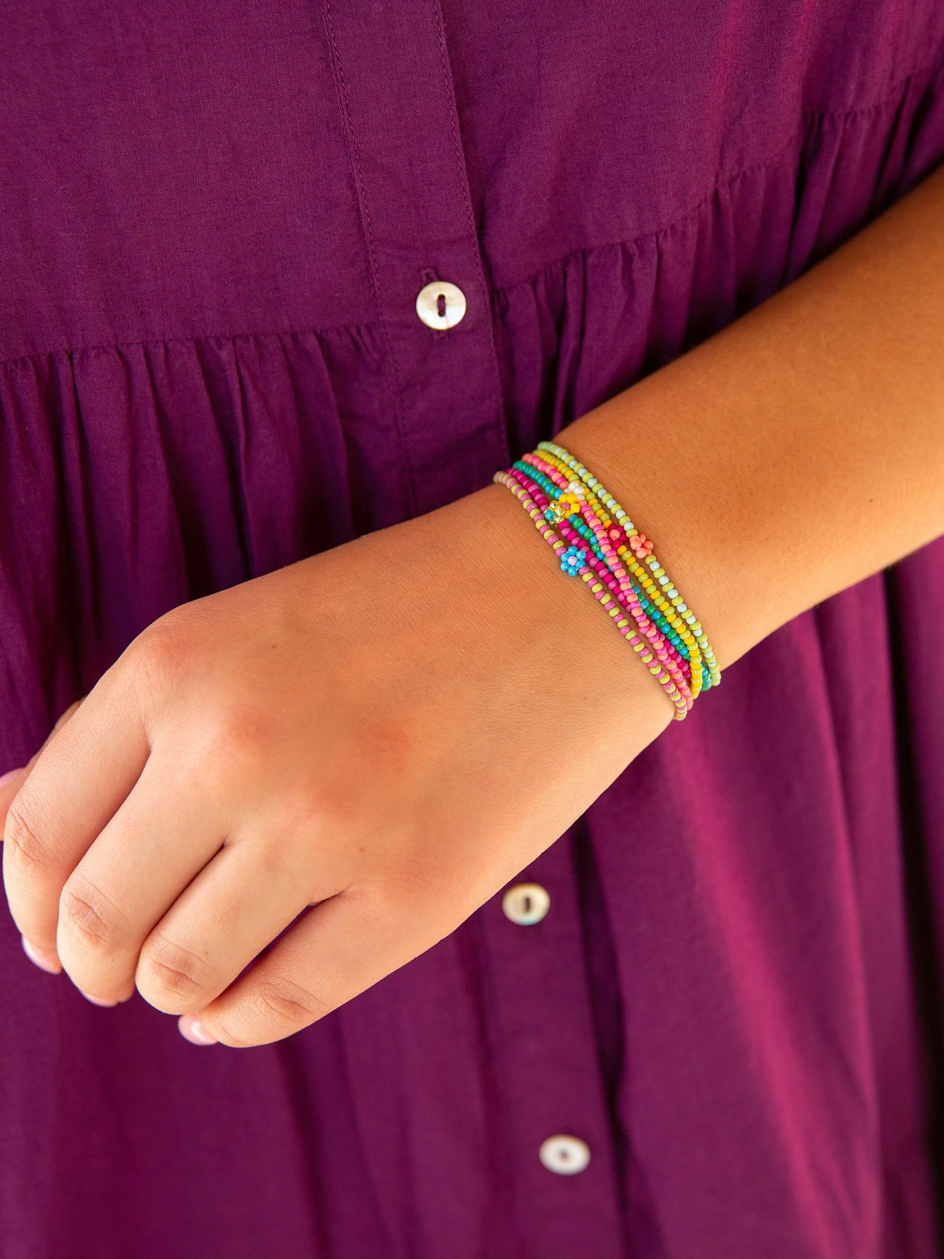 Natural Life Beaded Bracelet, Set Of 6 - Daisies 6 Natural Life Beaded Bracelet, Set Of 6 - Daisies - Image 4