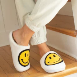 Natural Life Icon Sherpa Slippers - Smiley Face -Natural Life Shop MAS000017 1 scaled